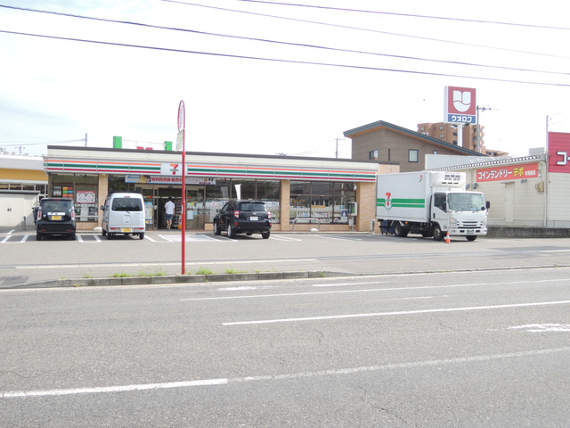 コンビニ　セブンイレブン馬越店（コンビニ）まで384m