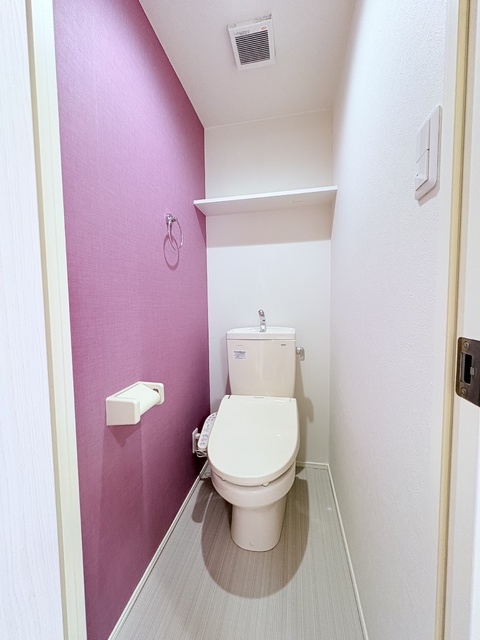 トイレ　★トイレは温水洗浄便座付き★