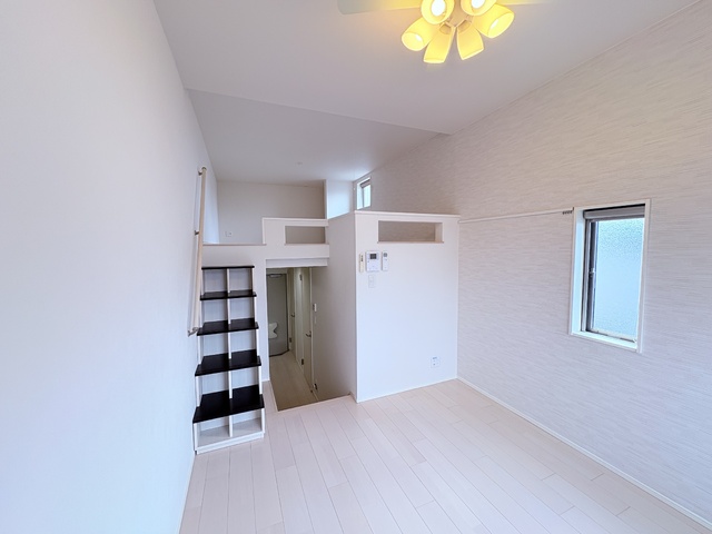 居室・リビング　★洋室６帖＋ロフト６．１帖★