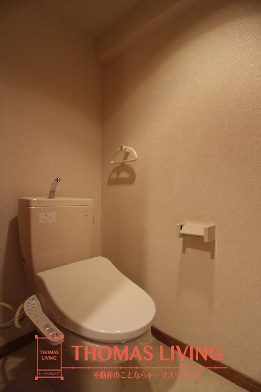 トイレ　温水洗浄便座。