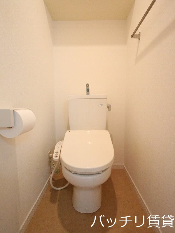 トイレ　別号室タイプの為、現状を優先いたします