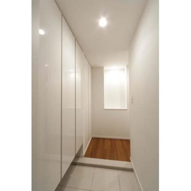 玄関　※写真は同タイプ住戸です。