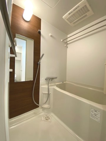 バス・シャワールーム　コンパクトで使いやすいお風呂です