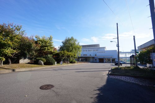 中学校　金津中学校（中学校）まで1275m