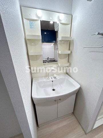 洗面設備　スペースが確保できる洗面所です