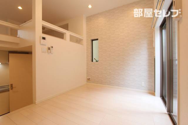 居室・リビング　１０３号室の写真です。