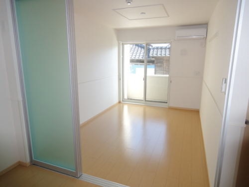 居室・リビング　南東向きの明るいリビングルーム6帖