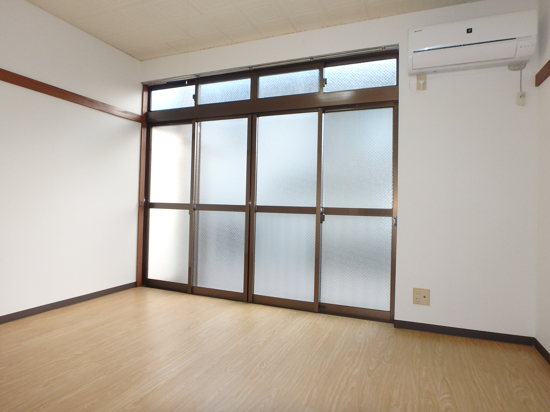 居室・リビング　※※入居前の写真です※※