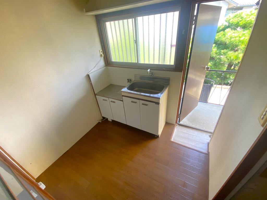 その他部屋・スペース　玄関からすぐにダイニングスペース