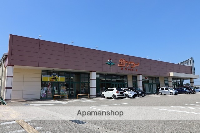 スーパー　サンコー砺波インター店（スーパー）まで627m