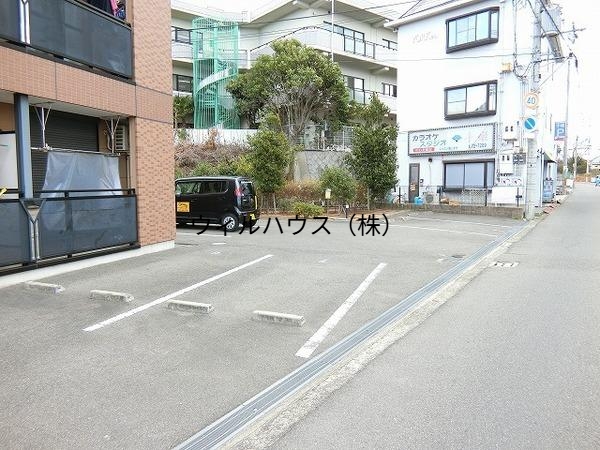 駐車場　敷地内駐車場！