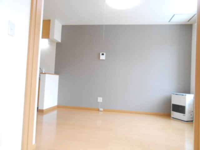 居室・リビング　明るいリビングを広々使用できます♪