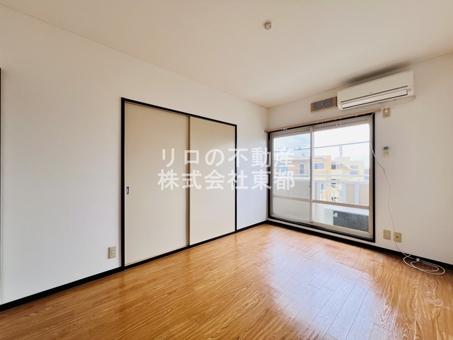 居室・リビング　南西に面した洋室は採光・通風に優れた心地よい空間です！