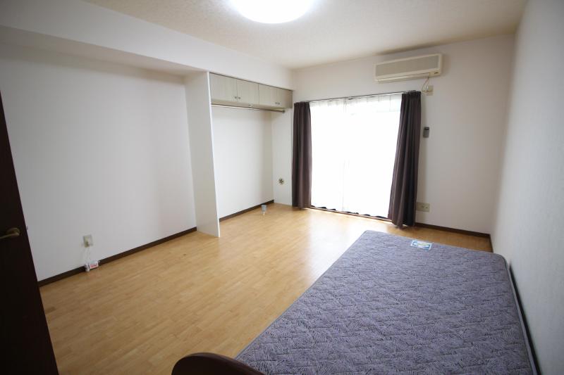 居室・リビング　1　洋室8帖