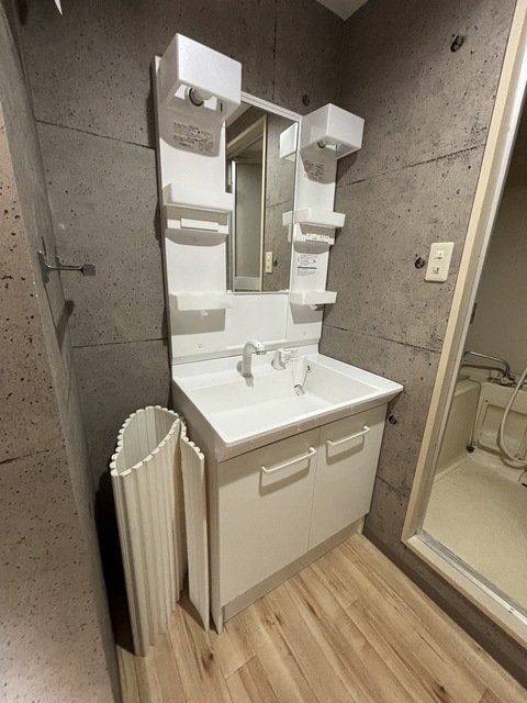 洗面設備　別部屋参考写真です