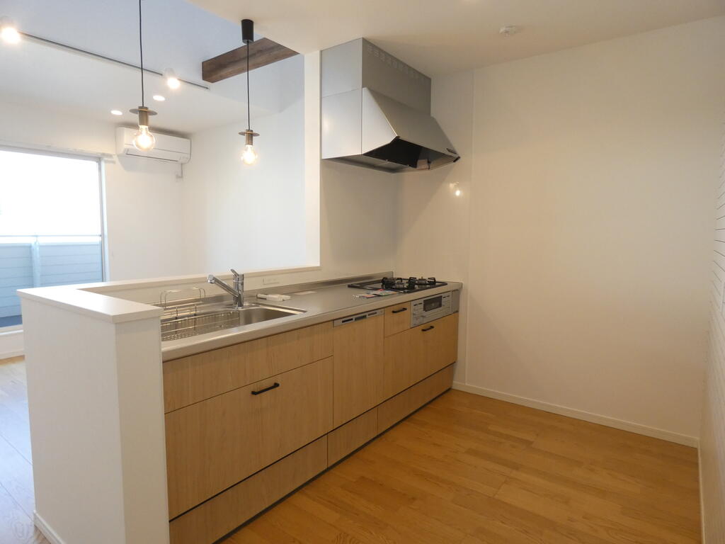 キッチン　対面キッチン、システムキッチン（３口コンロ）