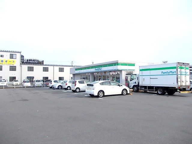 コンビニ　ファミリーマート（コンビニ）まで350m