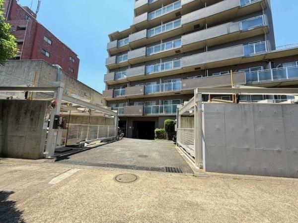 駐車場　■防犯カメラ■オートロック■宅配ＢＯＸ■集合ポスト■駐輪場