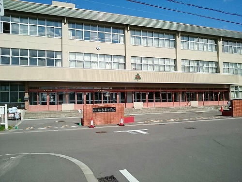 小学校　旭川市立春光小学校（小学校）まで550m