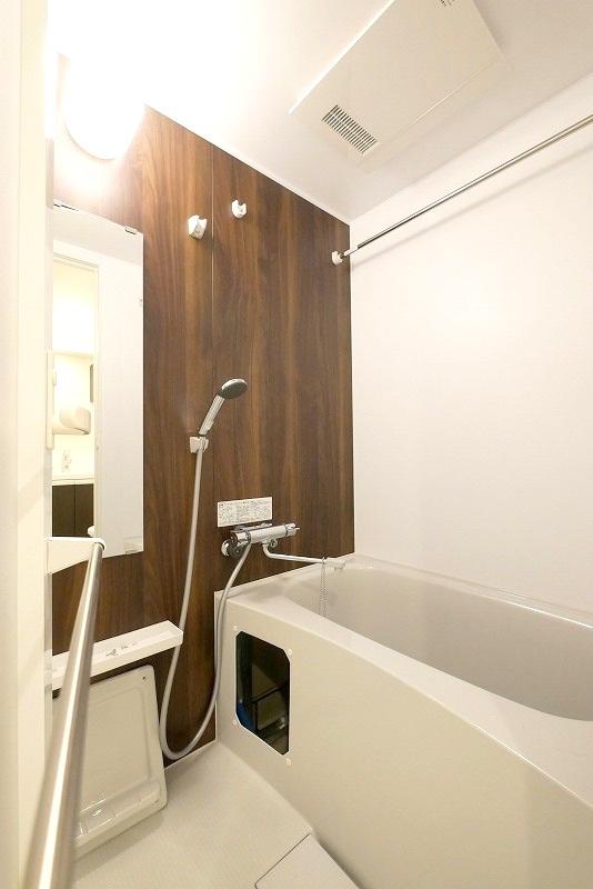 バス・シャワールーム　お風呂で日々の疲れを落としましょう。