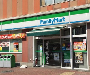 コンビニ　ファミリーマート東中野駅前店（コンビニ）まで62m