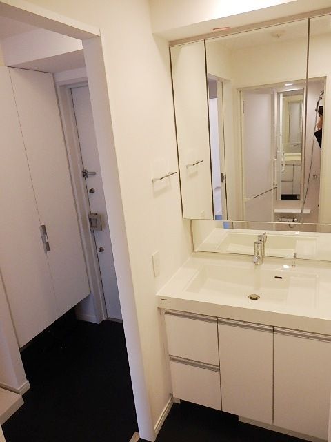 洗面設備　ワイドな洗面台