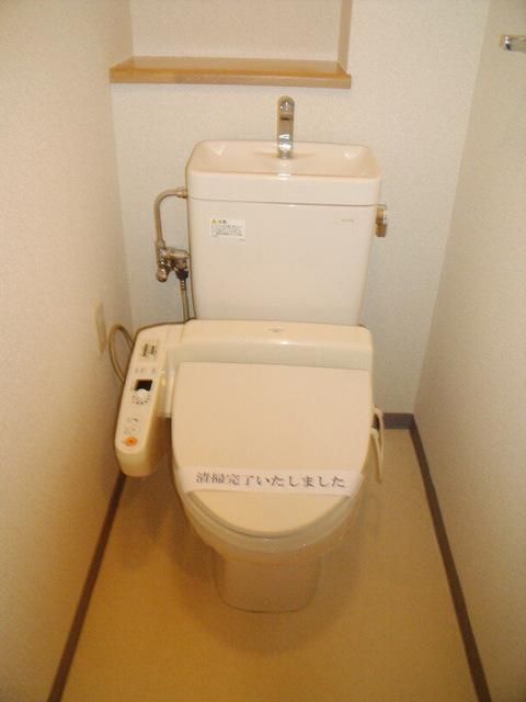 トイレ　温水洗浄付き便座