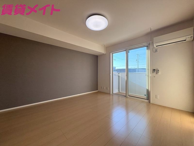 居室・リビング　反転タイプ参考写真