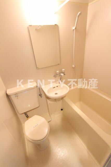 バス・シャワールーム　コンパクトで使いやすいお風呂です