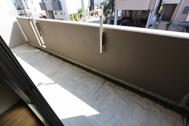 バルコニー　※別号室の写真になります。