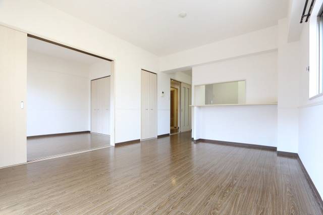 居室・リビング　※別号室の写真になります。