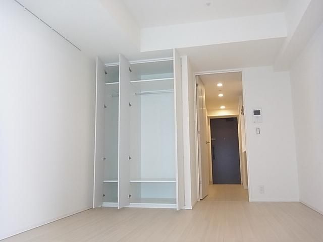 居室・リビング　明るい居室スペース