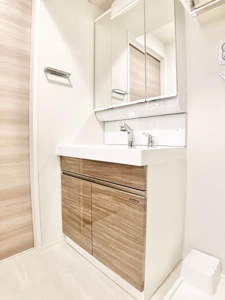 洗面設備　スペースが確保できる洗面所です