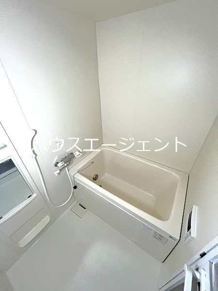 バス・シャワールーム　※別号室の写真です。　追い焚き機能付のお風呂です