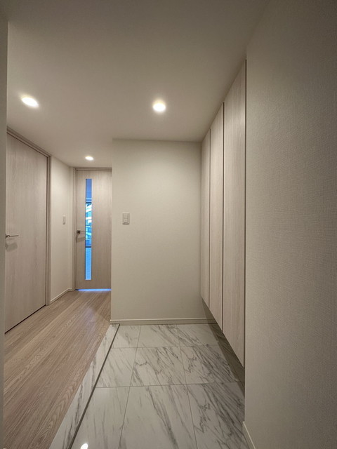 玄関　※写真は同タイプ住戸です。