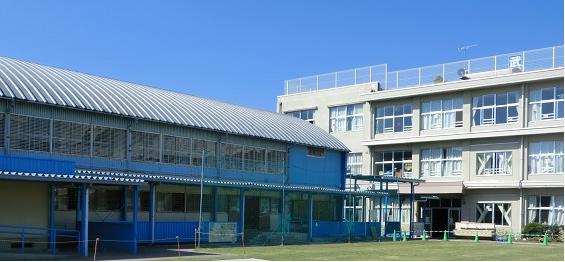 小学校　武蔵村山市立第三小学校（小学校）まで310m