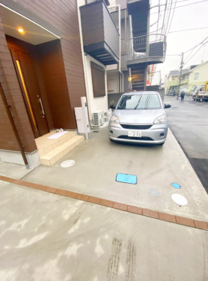 駐車場　駐車場があるので、車を買う予定の方も安心です