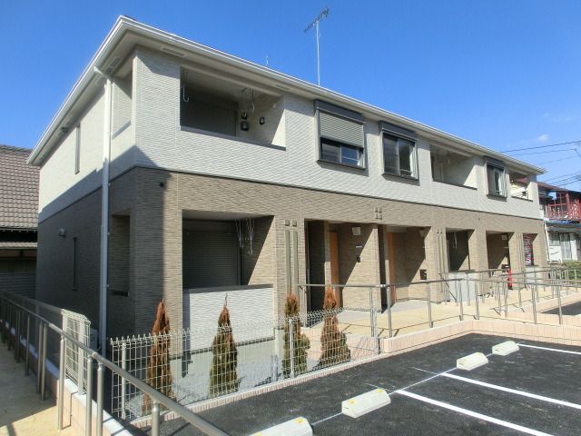 建物外観　２０１４年１月竣工のアパート。