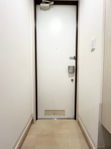 玄関　Lapule Meguro(反転タイプ写真)