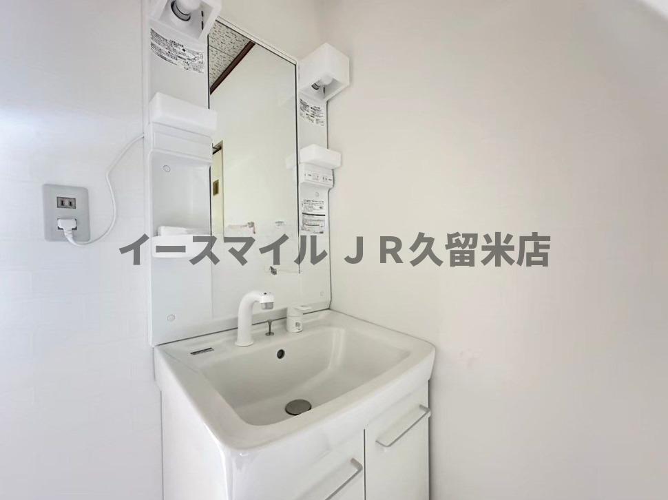 洗面設備　ゆったりとスペースのある洗面所