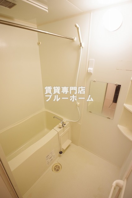 バス・シャワールーム　浴室乾燥機付きのお風呂！
