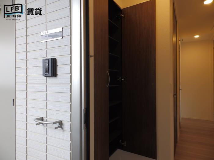 玄関　※間取りの異なるお部屋の写真です。