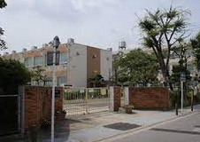 小学校　名古屋市立諏訪小学校（小学校）まで874m