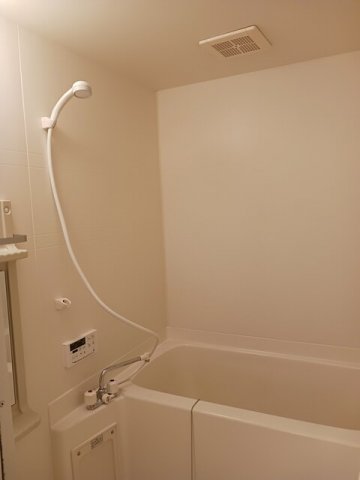 バス・シャワールーム　コンパクトで使いやすいお風呂です