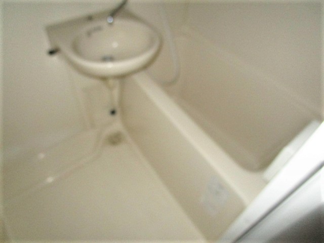 バス・シャワールーム　別号室の参考写真になります。