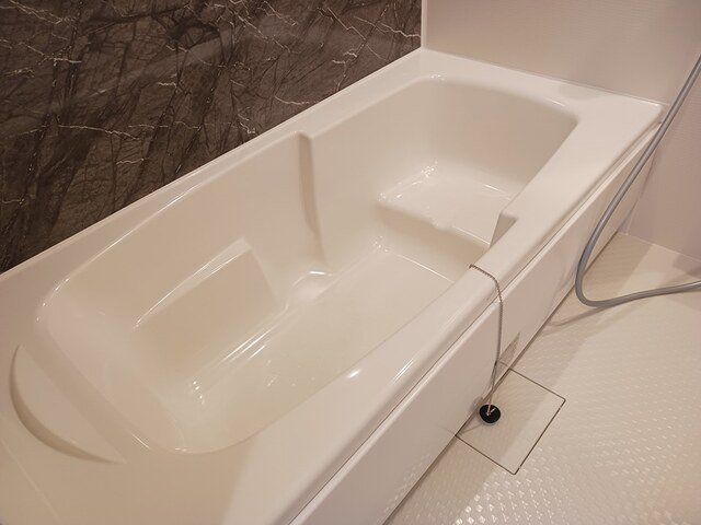 バス・シャワールーム　コンパクトで使いやすいお風呂です