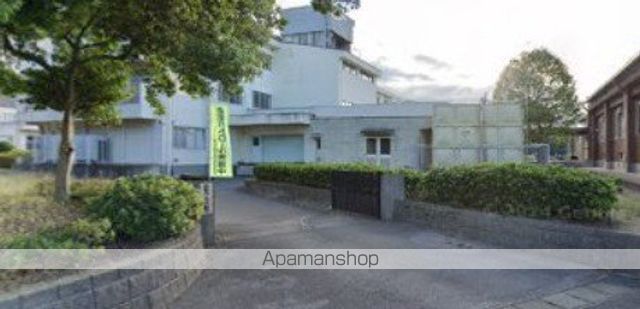 中学校　館林市立第四中学校（中学校）まで424m