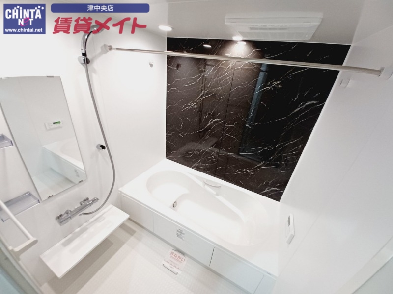 バス・シャワールーム　同物件別部屋写真