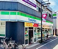 コンビニ　ファミリーマート 東長崎駅南店（コンビニ）まで749m