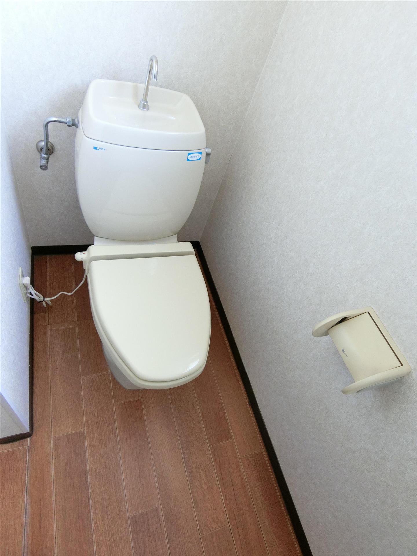 トイレ　暖房機能付の洋式トイレです♪